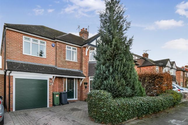 5 bedroom semi-detached house for sale
