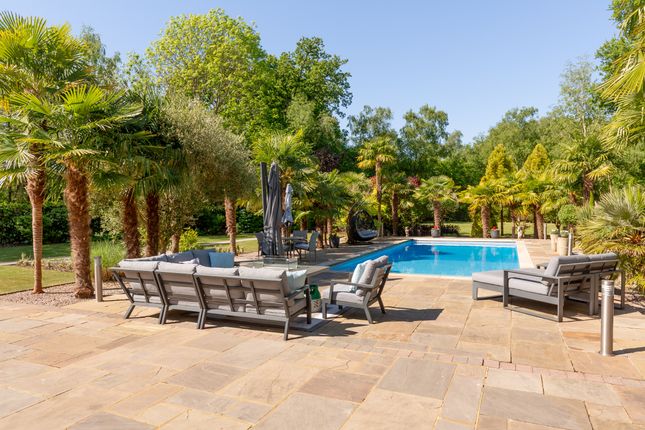 Langshott, Horley, Surrey, RH6 5 bed detached house for sale