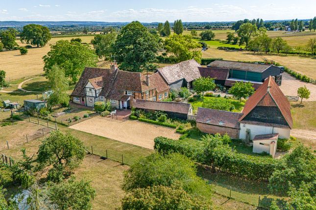 Oxford Road, Aylesbury HP17 4 bed farm house for sale