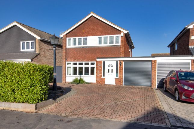 Shearwater, Longfield, Kent, DA3 3 bed link detached house for sale