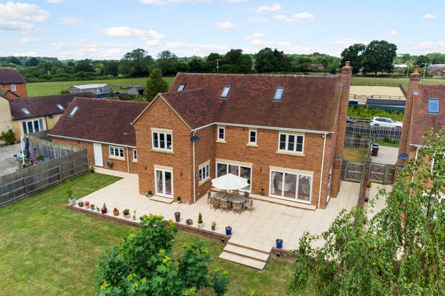 6 bedroom detached house for sale