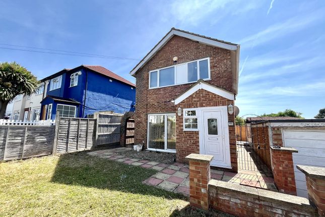 Roebuck Road, Chessington, Surrey.... 3 bed detached house for sale
