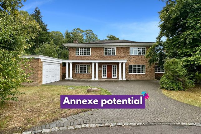 Dennistoun Close, CAMBERLEY GU15 5 bed detached house for sale