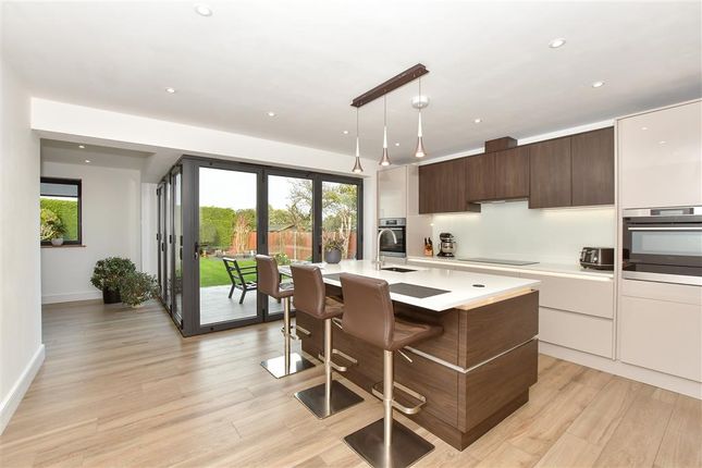 5 bed detached house
