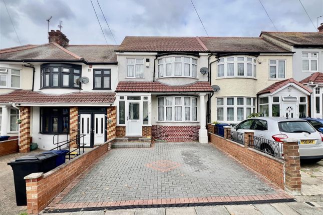 Sunnycroft Road, Southall UB1 3 bed terraced house for sale