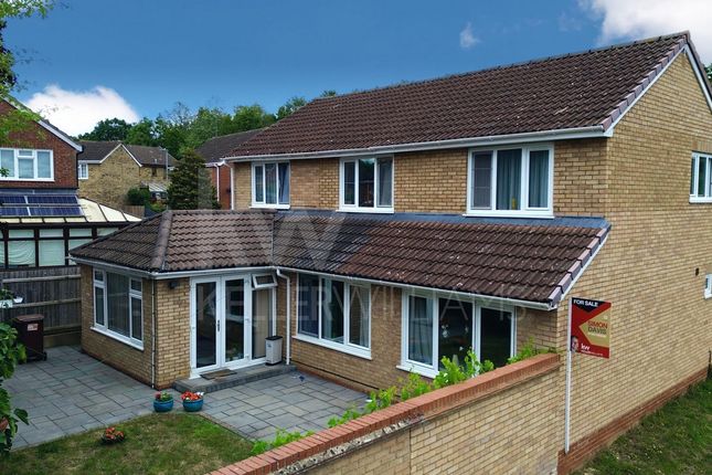 Bramble End, Northampton, NN4 5 bed detached house for sale