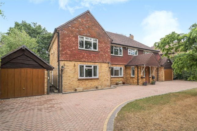 Pine Avenue, Surrey GU15 5 bed detached house for sale