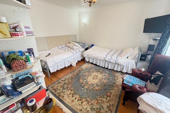 5 bed semi-detached house