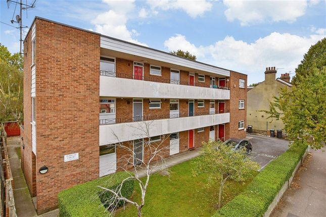 Royston Road, London 1 bed flat for sale