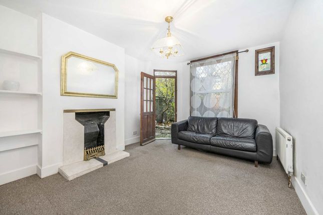 Bathurst Gardens, London NW10 2 bed flat for sale