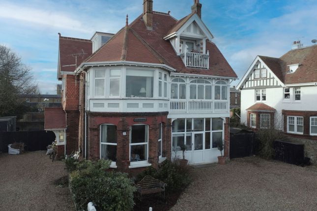 20 Marine Road, Deal CT14 2 bed apartment for sale