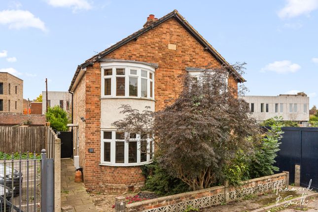 2 bedroom semi-detached house for sale