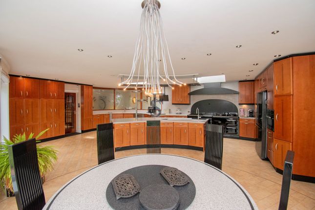 Oaks Way, Leicester 4 bed detached bungalow for sale