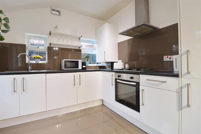 Lynton Road, London 3 bed house for sale