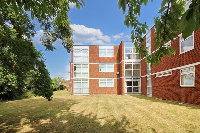 Ridgeway Court, Aylesbury 2 bed flat for sale