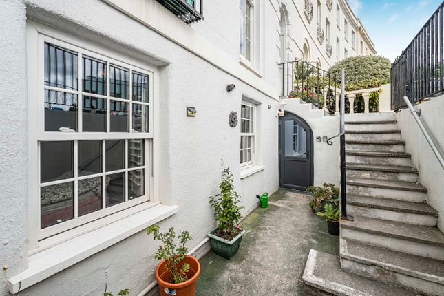 Den Crescent, Teignmouth, TQ14 8BG 1 bed apartment for sale