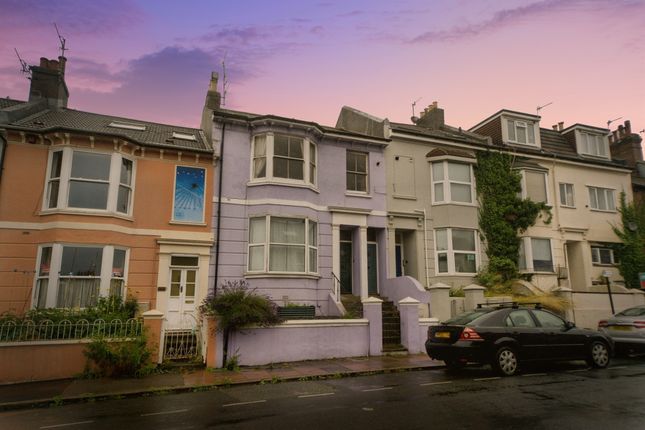 3 bedroom flat for sale
