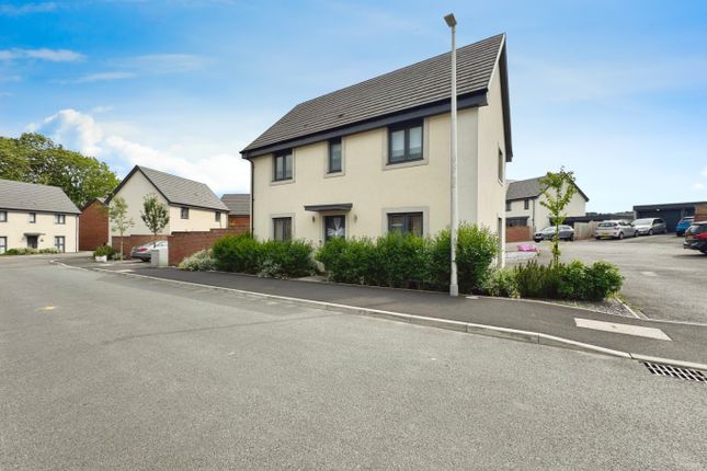 4 bed detached house