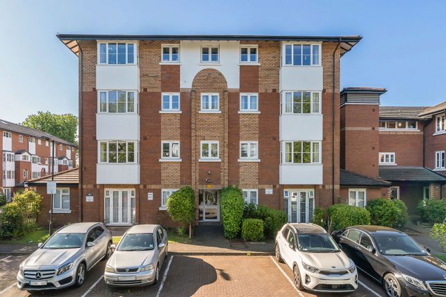 Beechwood Grove, London W3 2 bed flat for sale