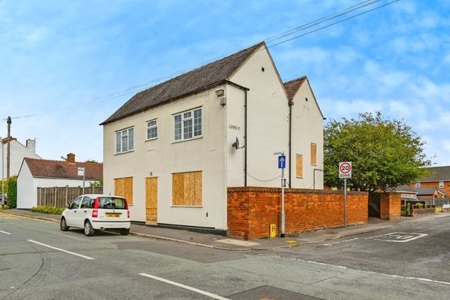 5 bed detached house