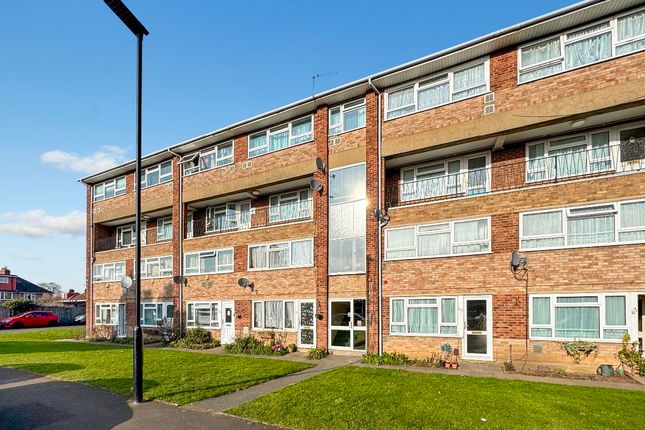 Hounslow TW4 3 bed flat for sale