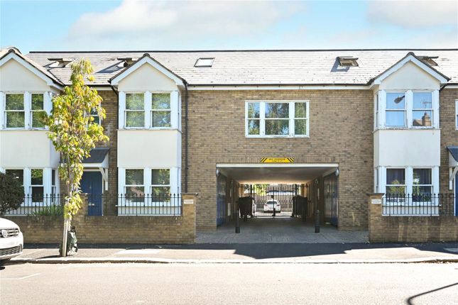 Beresford Road, London E17 1 bed flat for sale
