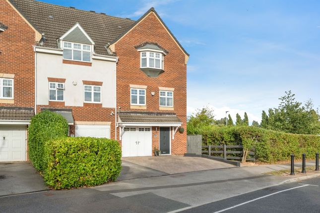 3 bedroom town house for sale