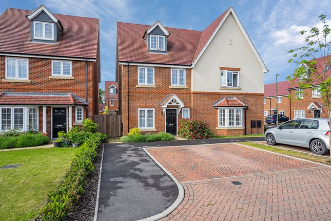 Halifax Road, Wallingford, OX10 4 bed semi