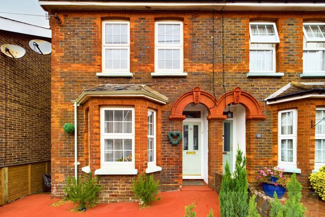 Petlands Road, Haywards Heath RH16 2 bed semi