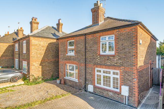 Portsmouth Road, Cobham, Surrey, KT11 2 bed semi