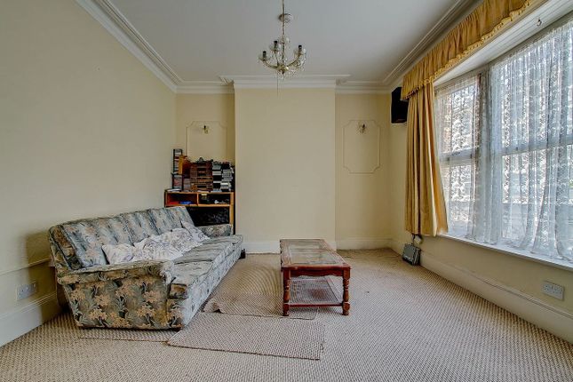 Ballards Lane, London, N12 1 bed flat for sale