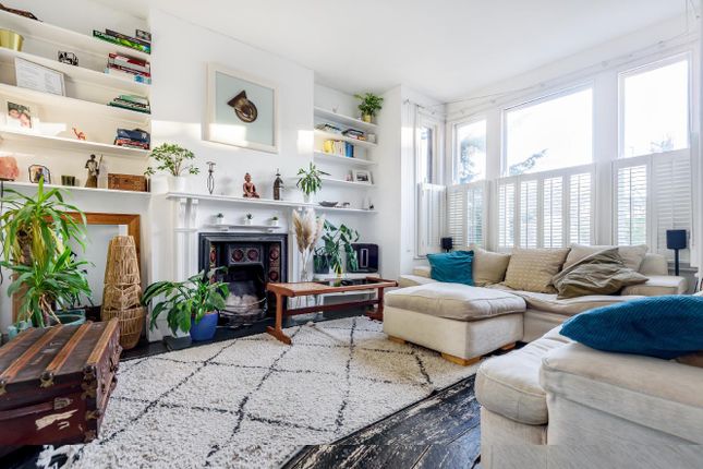 Friern Road, East Dulwich, London, SE22 2 bed flat for sale