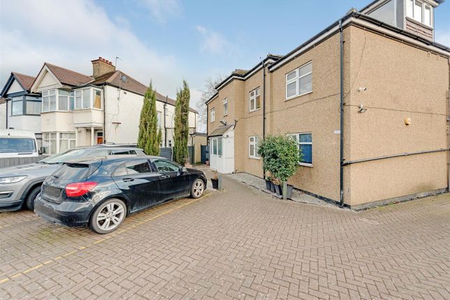 Renters Avenue, Hendon, London NW4 3 bed flat for sale