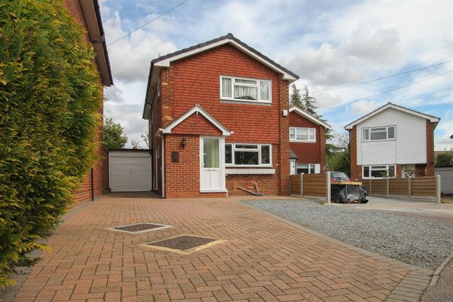 Kiln Field, Hook End, Brentwood 3 bed detached house for sale