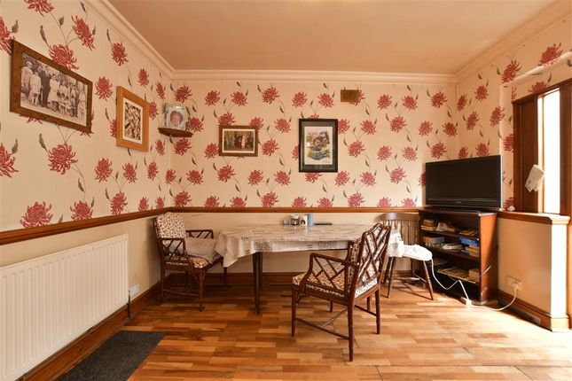 3 bed end terrace house