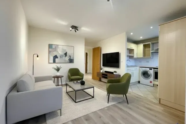 Hemnall Street, Epping CM16 2 bed apartment for sale