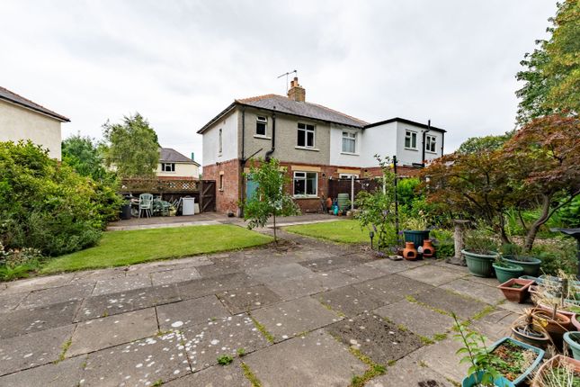 Henshaw Oval, Yeadon, Leeds, West... 2 bed semi