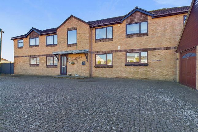 Brighton Road, Lancing, BN15 8ET 3 bed flat for sale