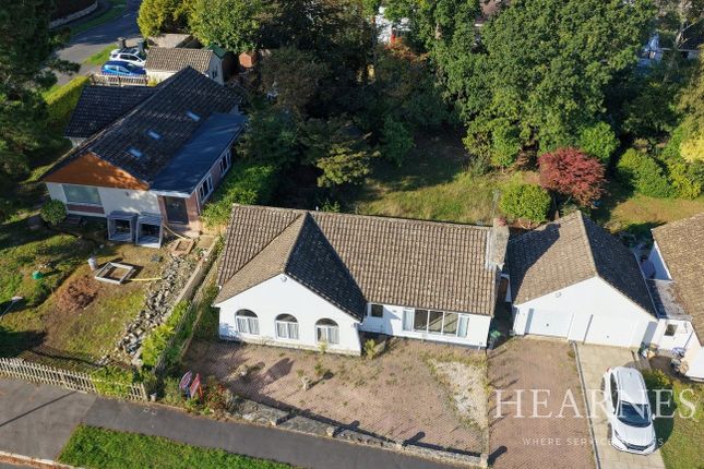 Willow Way, Ferndown, BH22 3 bed detached bungalow for sale