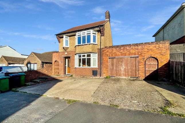 Neville Road, Luton, Bedfordshire... 3 bed detached house for sale