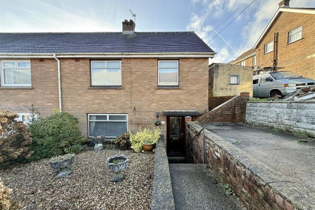 Ffordd Aneurin, Pontyberem, Llanelli 3 bed semi