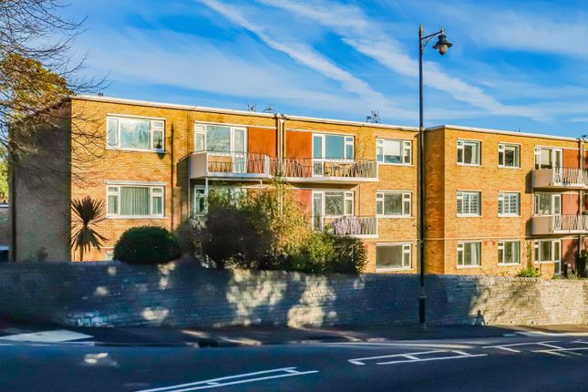 Beach Road, Penarth CF64 2 bed apartment for sale