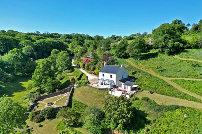 5 bed detached house