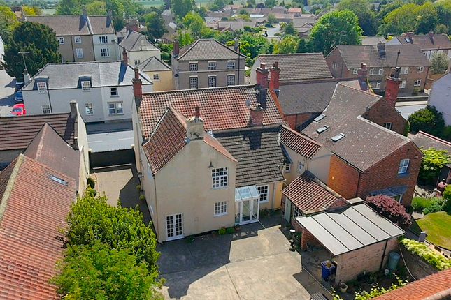 Westgate, Doncaster DN11 4 bed detached house for sale