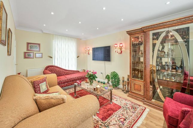 Sturgess Avenue, Hendon, London, NW4 3 bed end of terrace house for sale