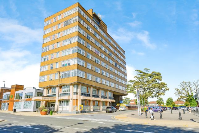 3 bedroom flat for sale