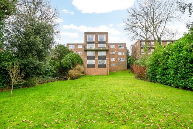 Oatlands Drive, Weybridge, KT13 2 bed apartment for sale