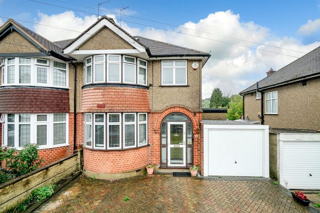 Canterbury Way, Croxley Green... 3 bed semi