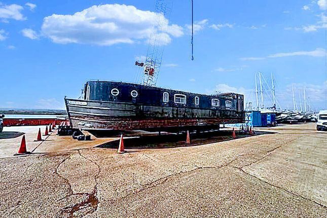 2 bed houseboat