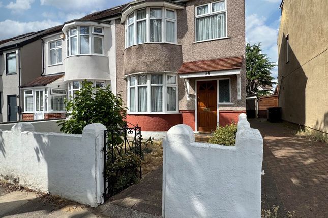 Hillview Avenue, Hornchurch, RM11 3 bed semi